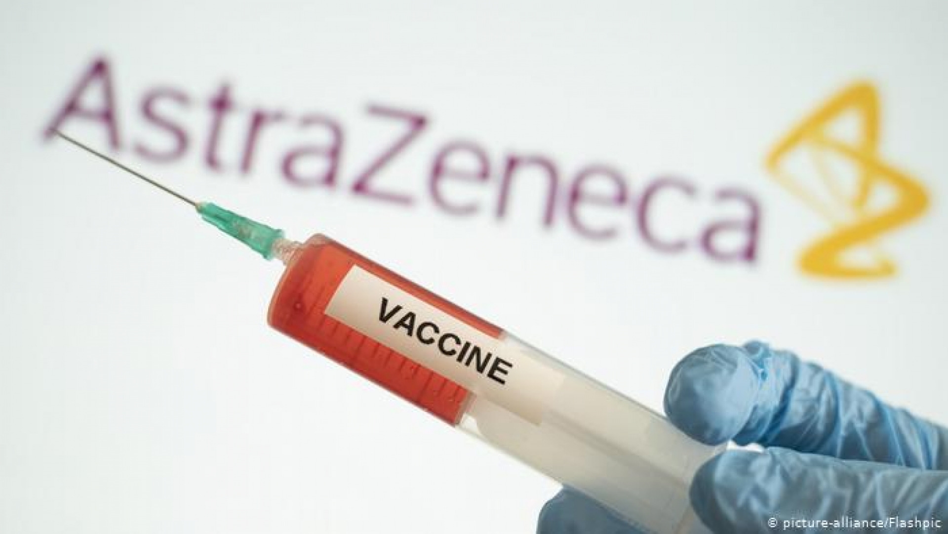 Vacuna de Oxford y AstraZeneca da respuesta inmune en jóvenes y adultos mayores