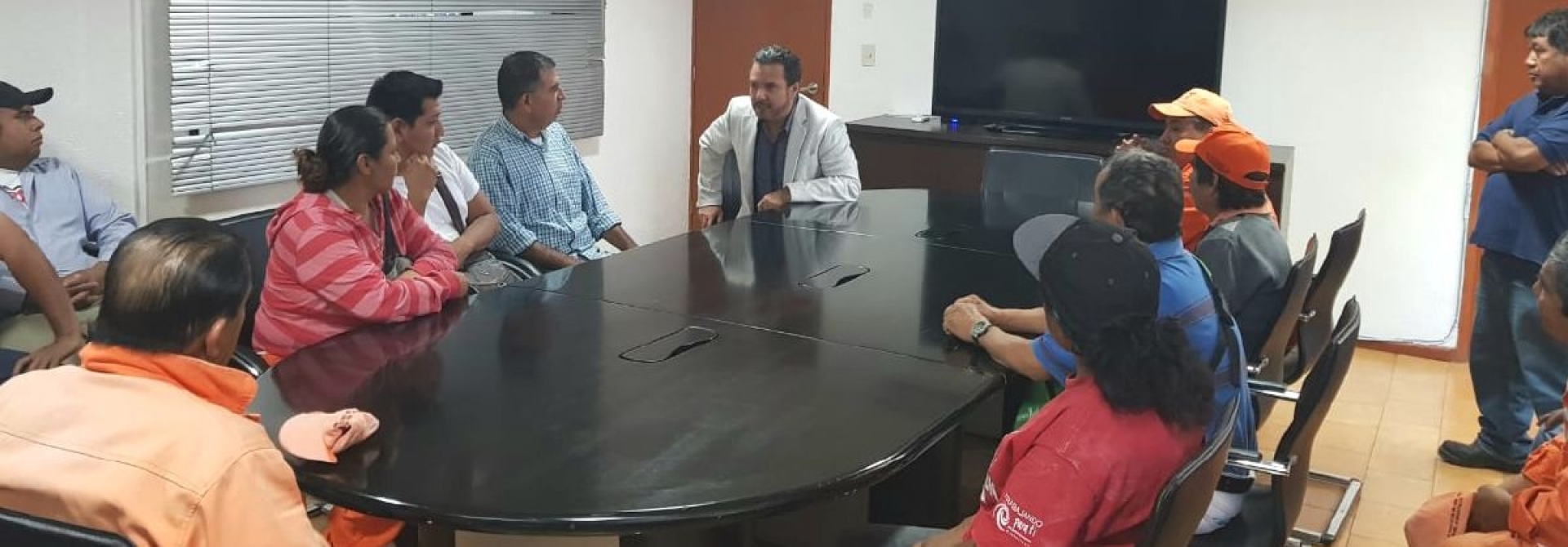 Exhortan a barrenderos a tener limpia la ciudad