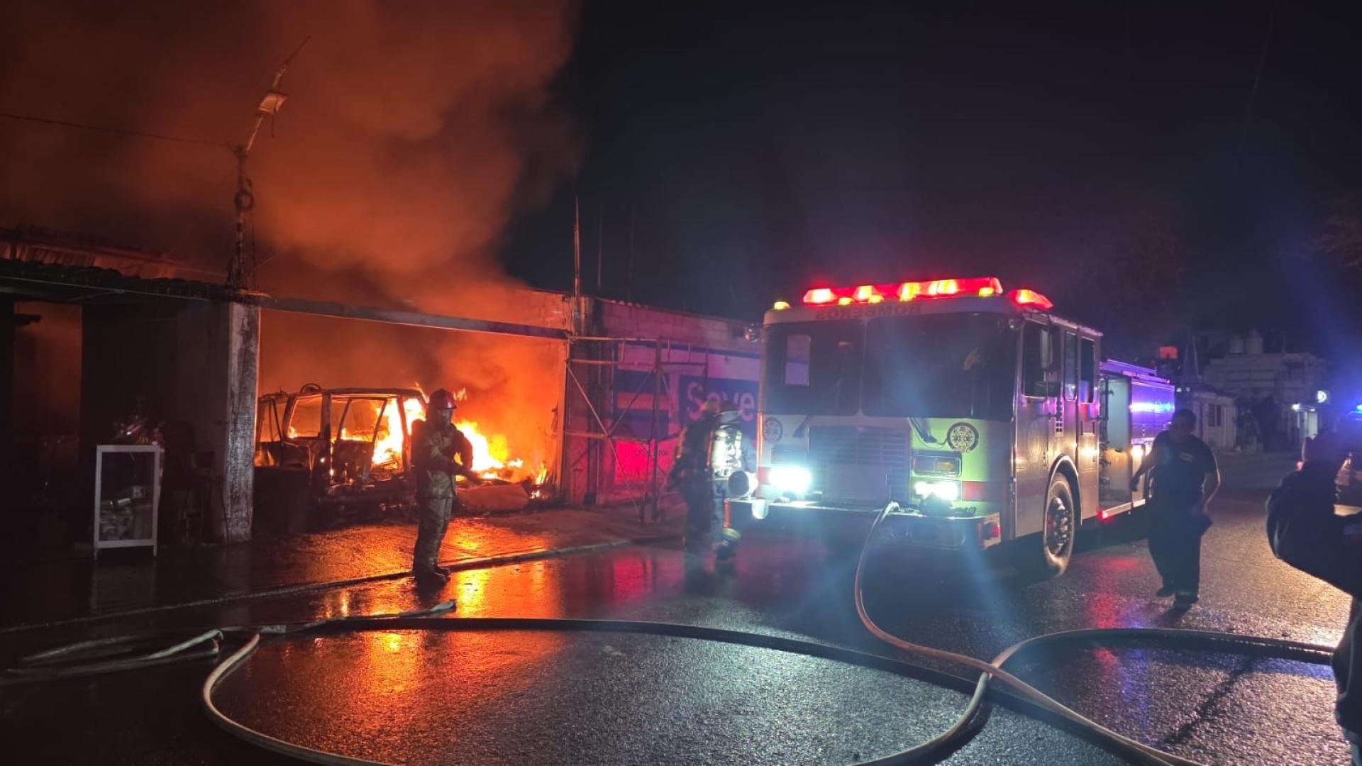 Atendió PC Jiutepec incendio en un taller mecánico en colonia Miguel Hidalgo