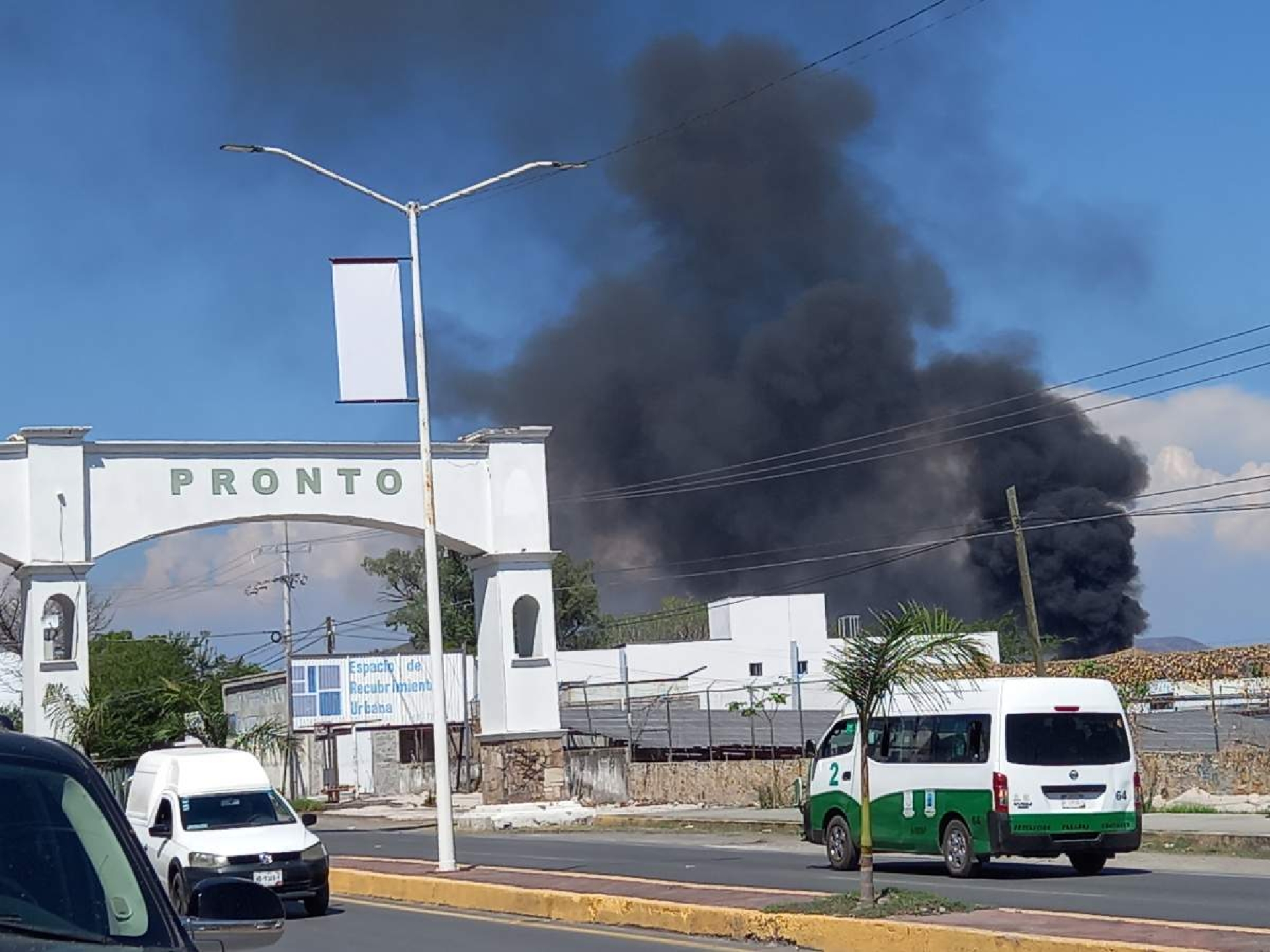 Se quejan vecinos de Zacatepec por quema de basura