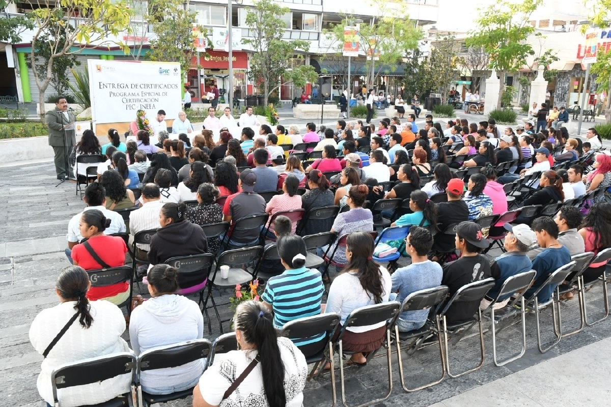 Mil 400 personas concluyeron sus estudios de primaria y secundaria en Cuautla