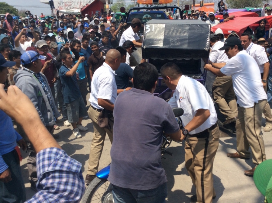 Retiran 25 mototaxis “piratas” de  Xoxocotla