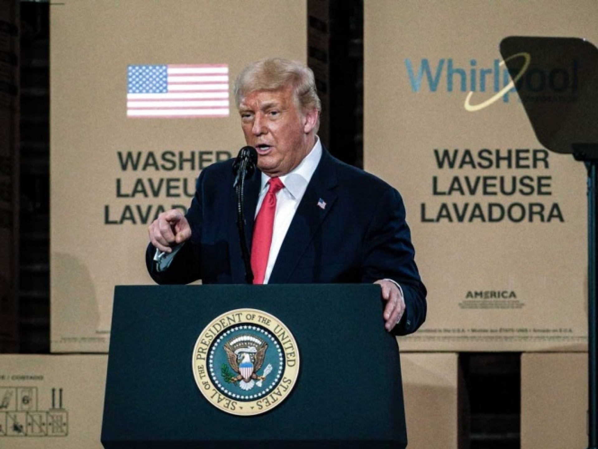 Trump critica protesta de NBA y LeBron responde