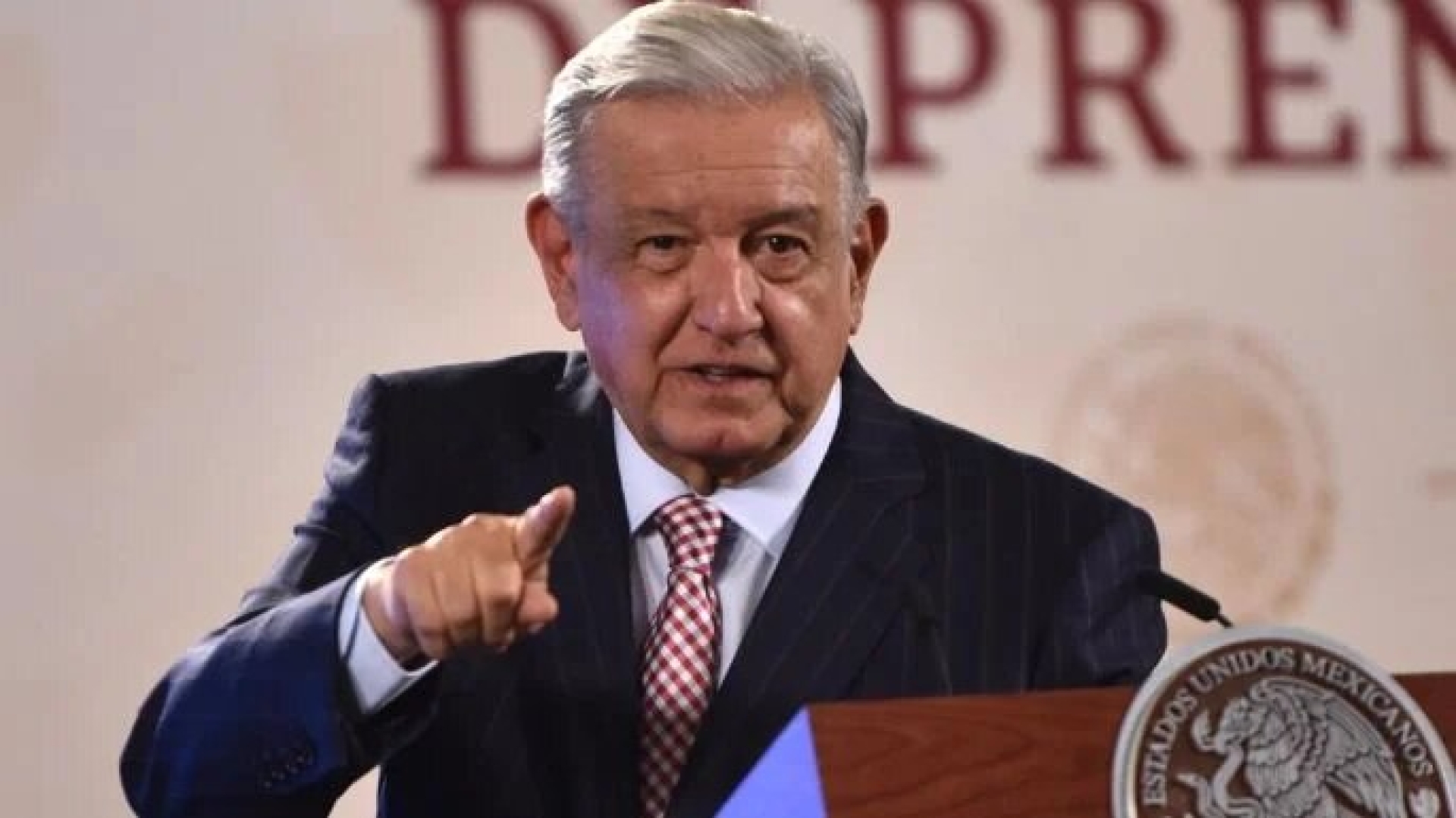 AMLO: Vidulfo Rosales 'exageró' comparando informe con la 'verdad histórica' de Ayotzinapa
