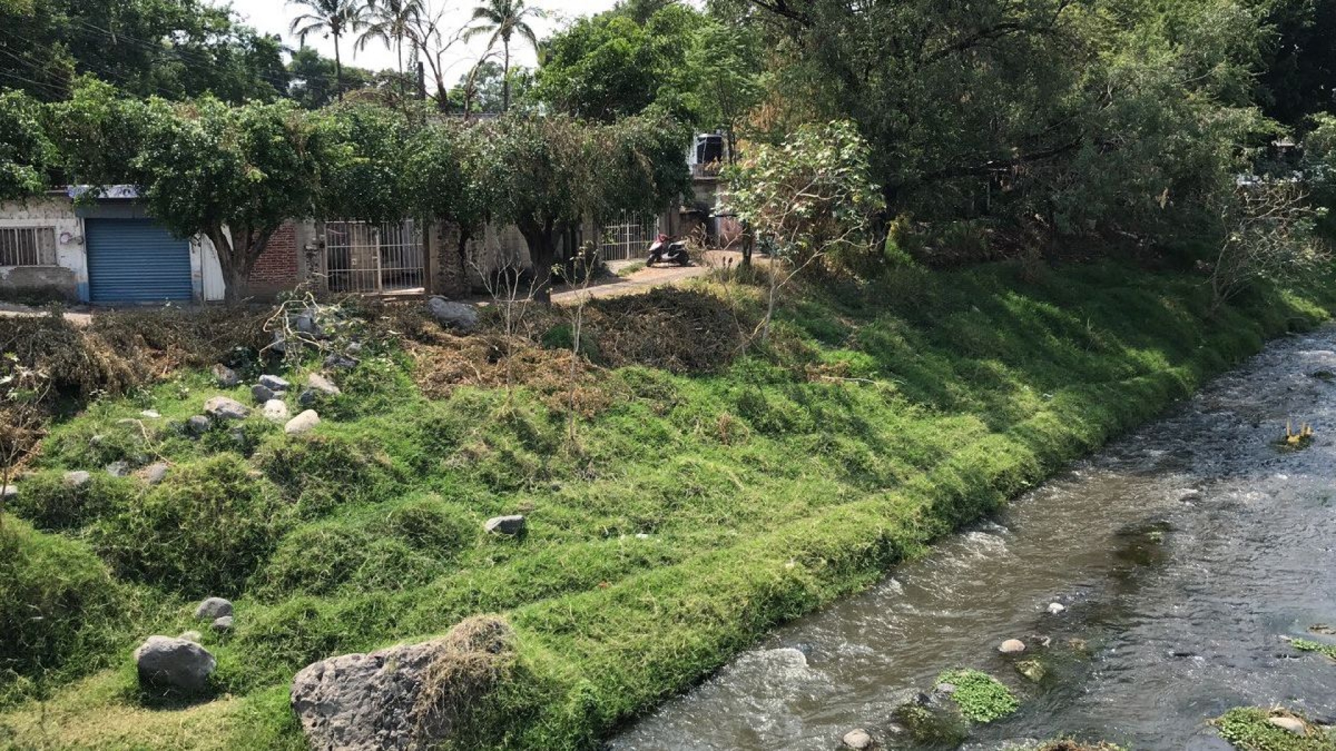 Exhortan a reubicarse a familias que habitan en zonas de riesgo