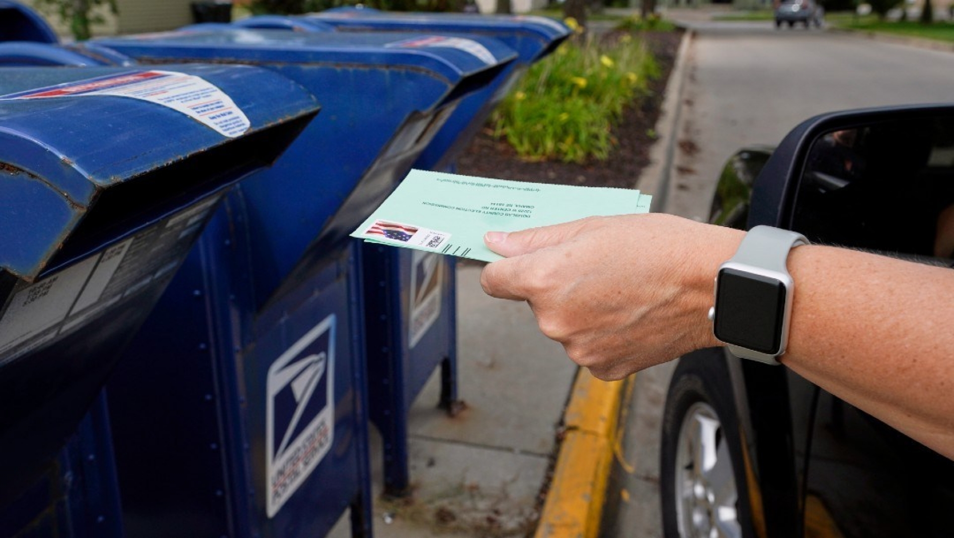 Voto por correo en EEUU da inicio; se enciende batalla entre Biden y Trump
