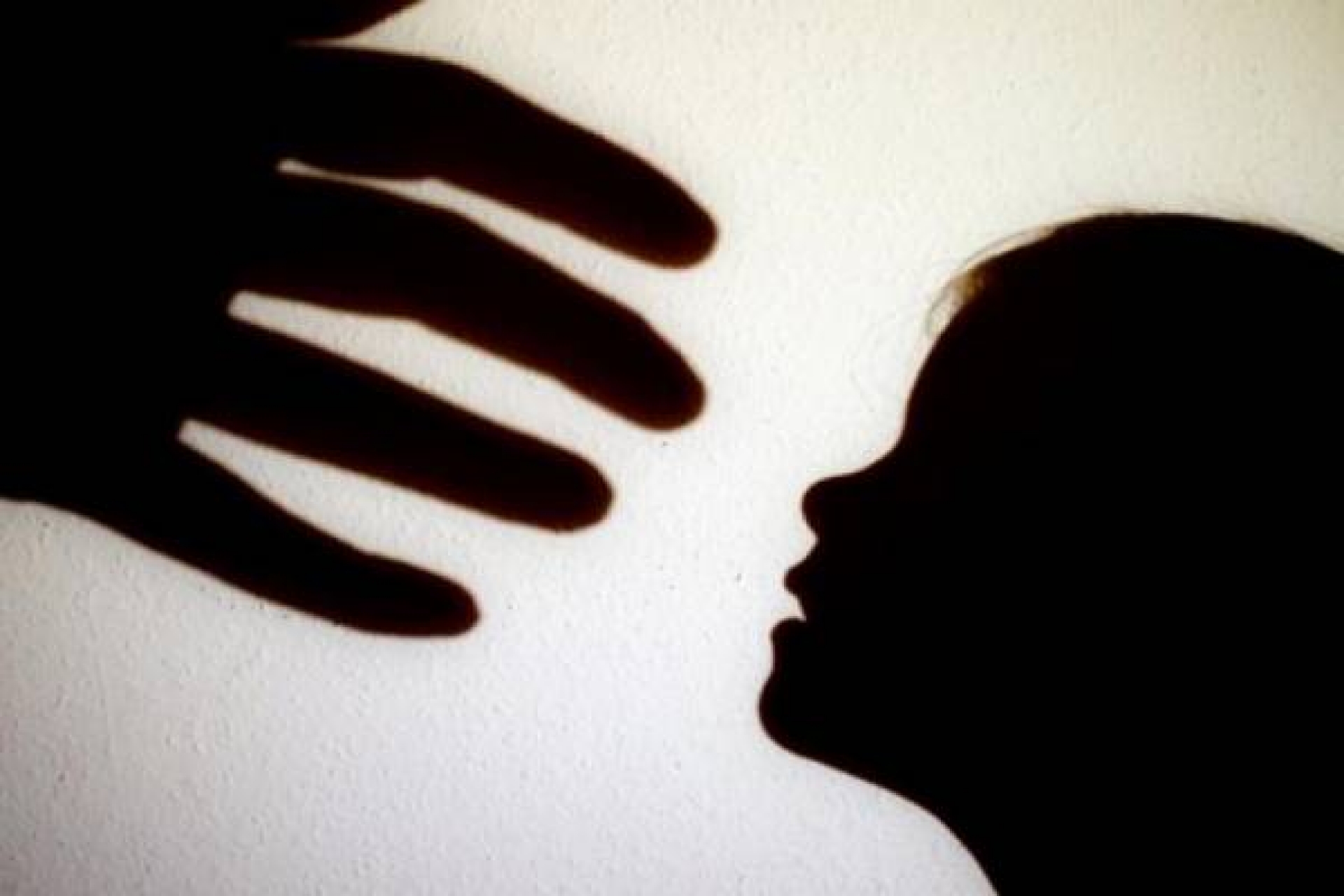 Niña contrae infección de transmisión sexual tras ser violada por sus tíos