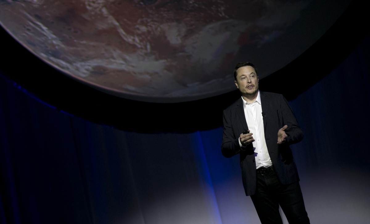 Elon Musk dice que los humanos deben "fusionarse" con las máquinas o serán irrelevantes ante la I.A.