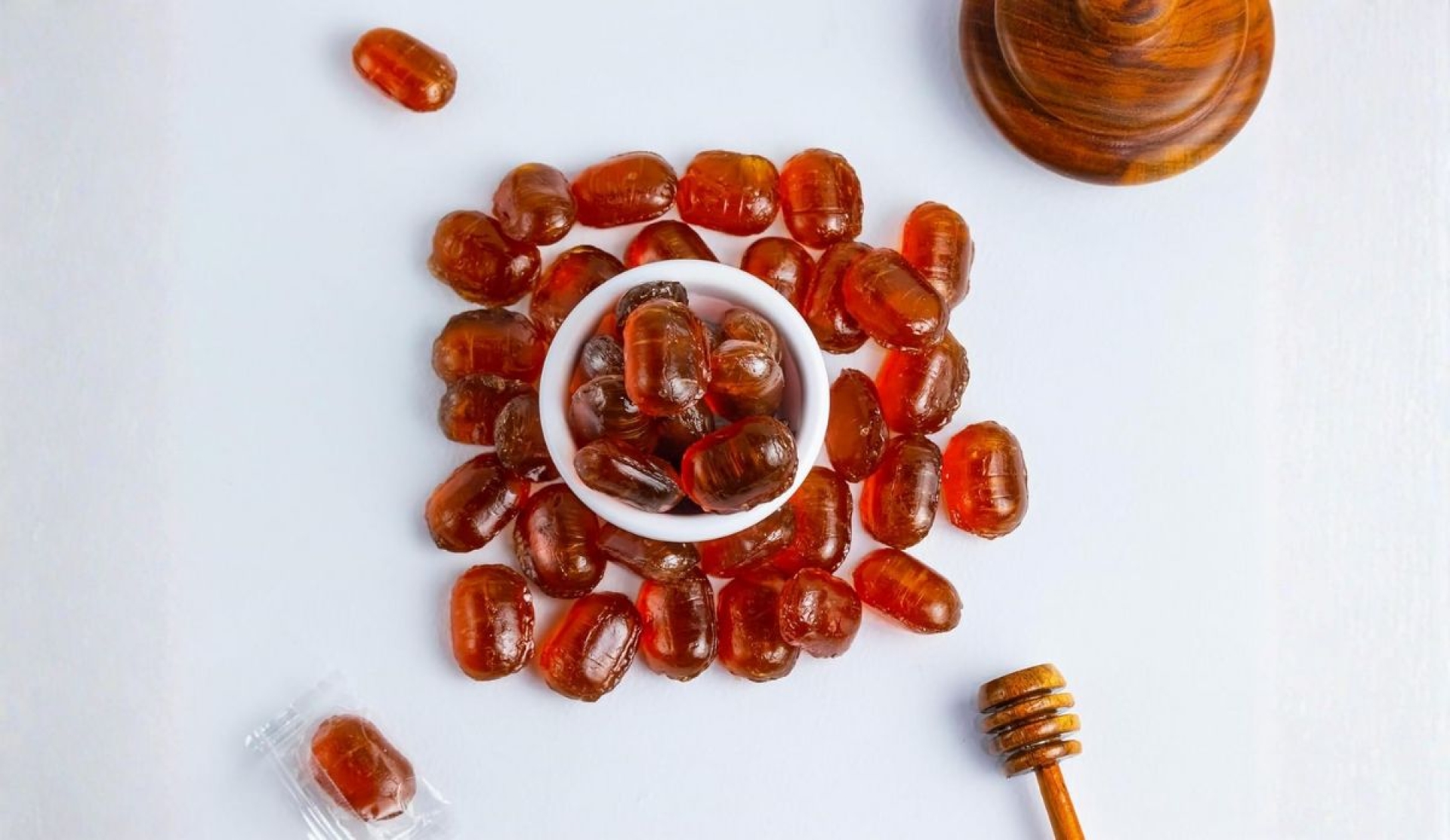 Caramelos caseros con ingredientes naturales para calmar la garganta irritada