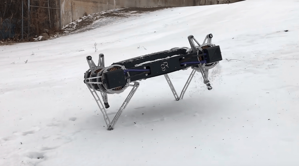 Minitaur: un pequeño robot de cuatro patas que salta, escala y avanza por cualquier superficie