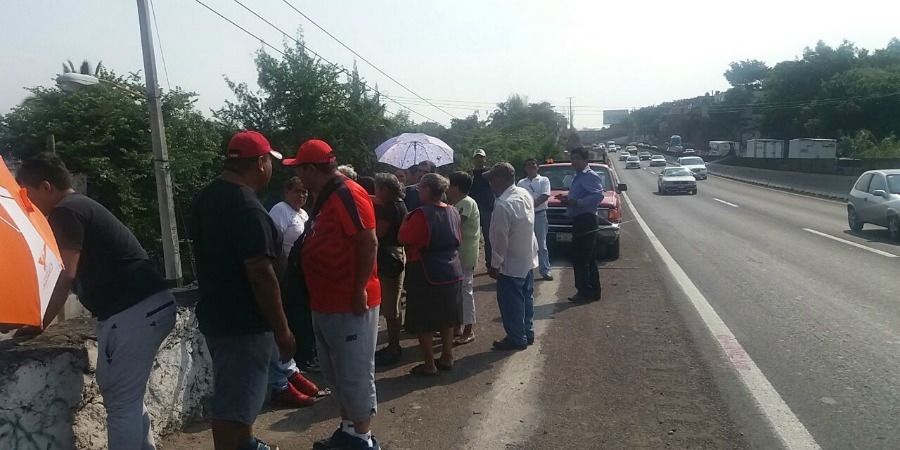 Protestan vecinos de Acapatzingo y denuncian desabasto de agua potable