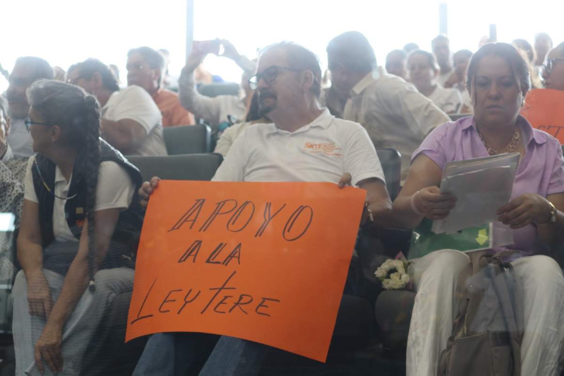 Respaldan maestros la 'ley Tere'