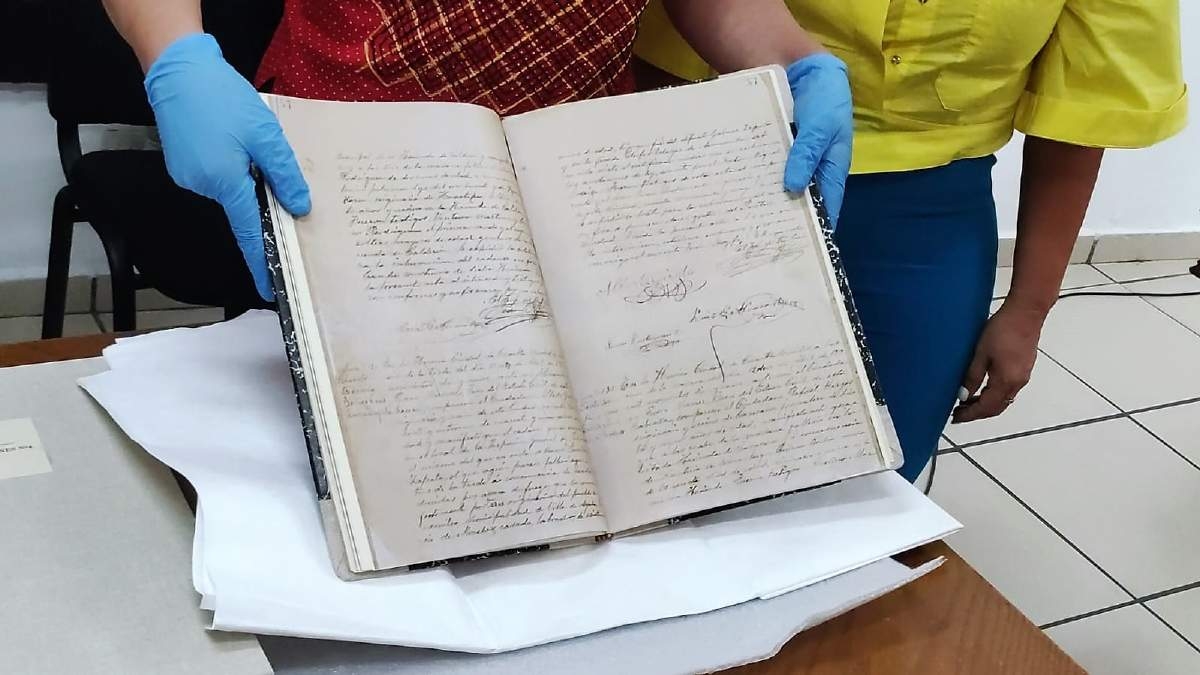 Entrega el INAH acta de defunción de Zapata restaurada