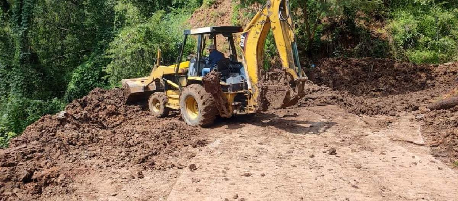 Realizan limpieza en zonas de deslaves en Miacatlán