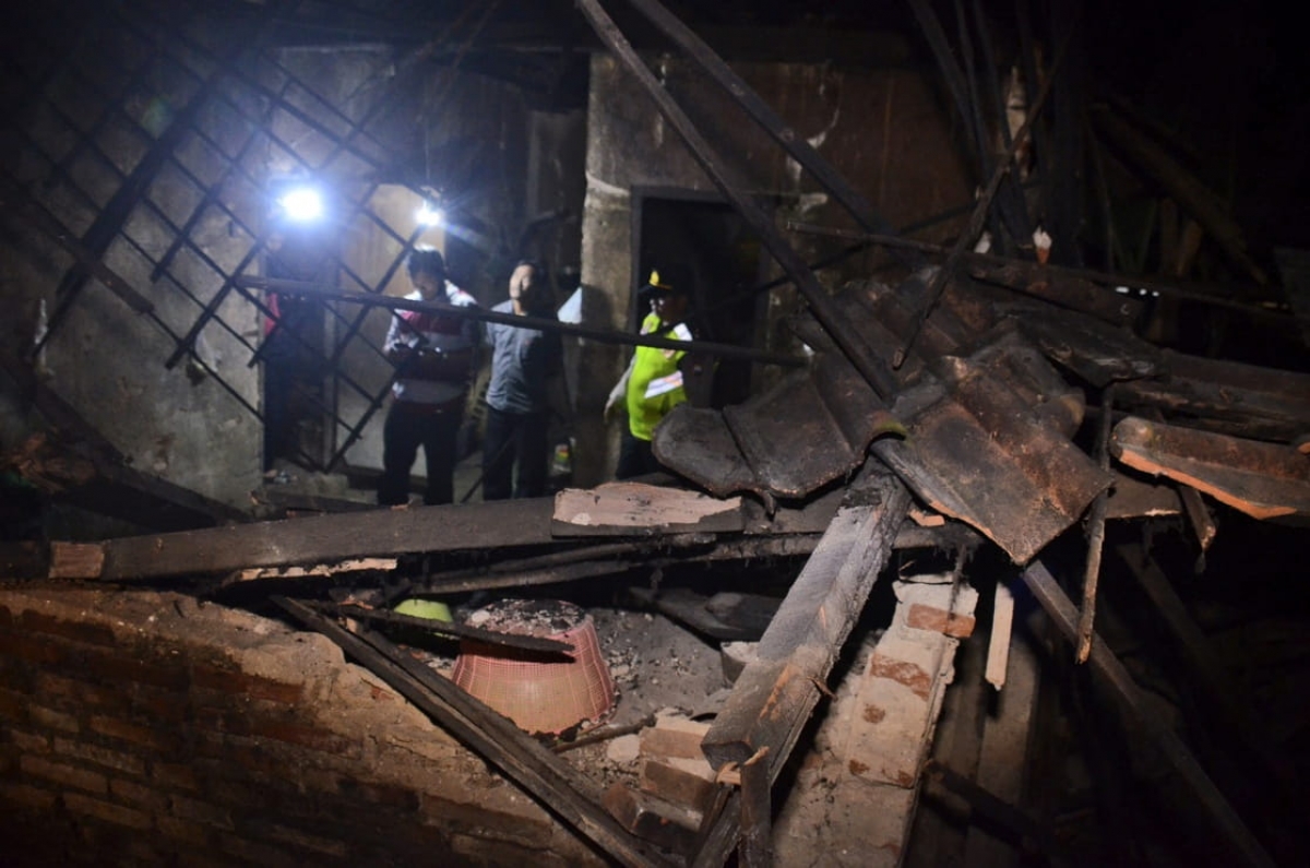 Sismo de magnitud 6 en Indonesia deja siete muertos