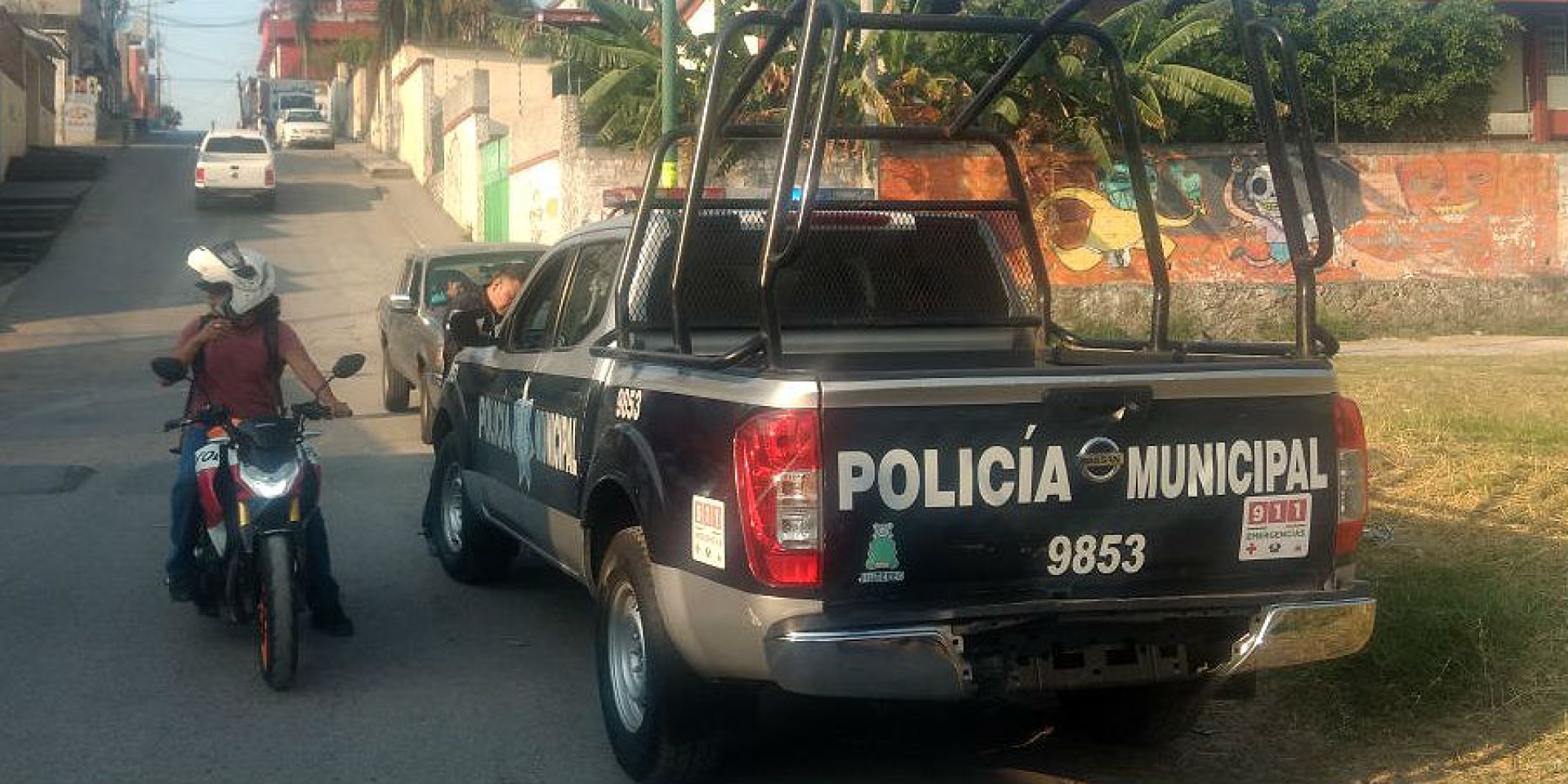 Hallan el cadáver maniatado de un hombre, en Tejalpa
