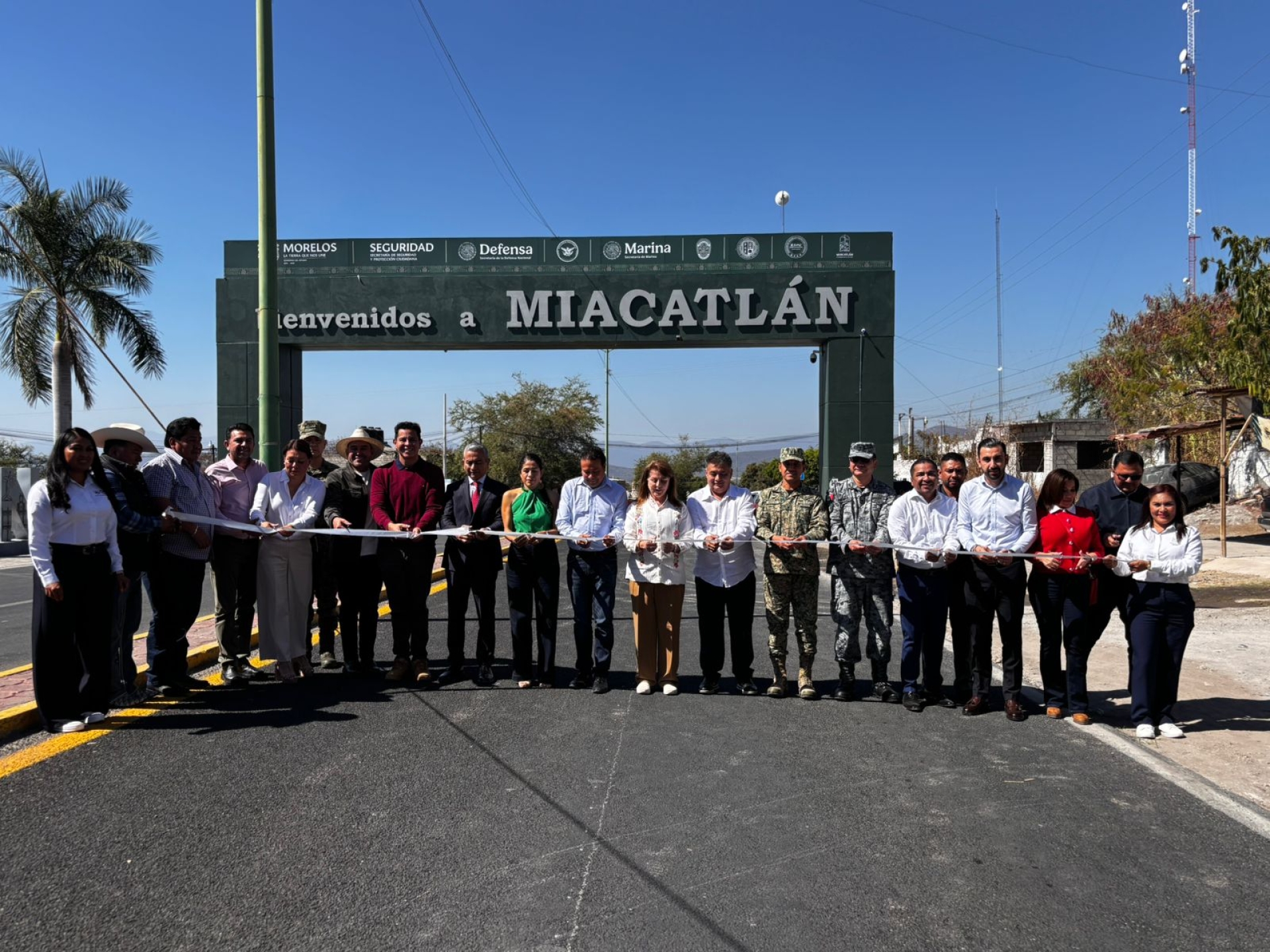 Inaugura gobernadora Margarita González Saravia arco de seguridad en Miacatlán