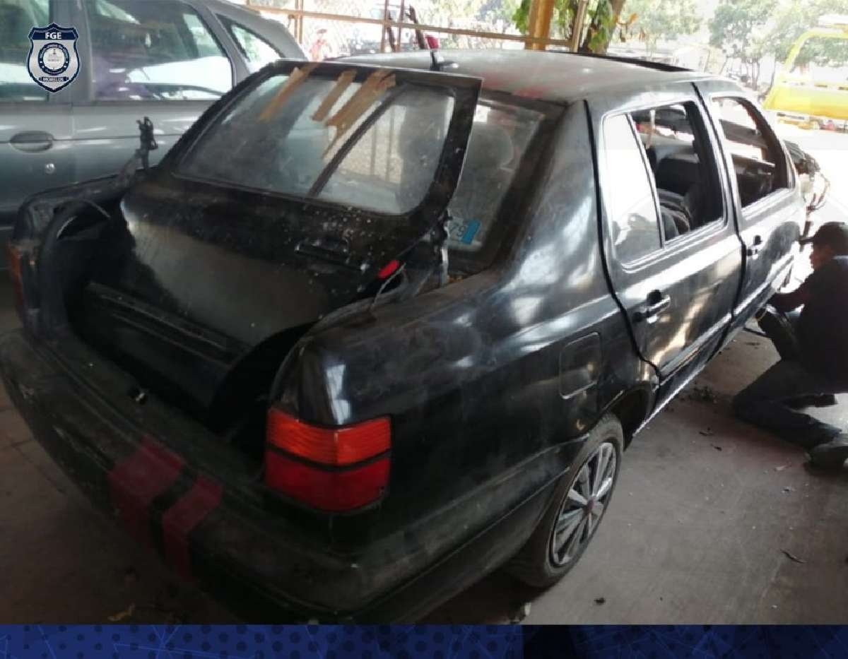 Incautan vehículo en un negocio de autopartes