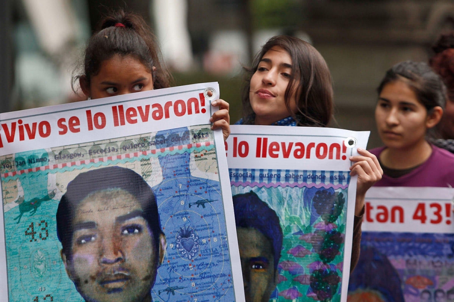 Investigadores de Ayotzinapa acusan al Gobierno de ser espiados: NYT