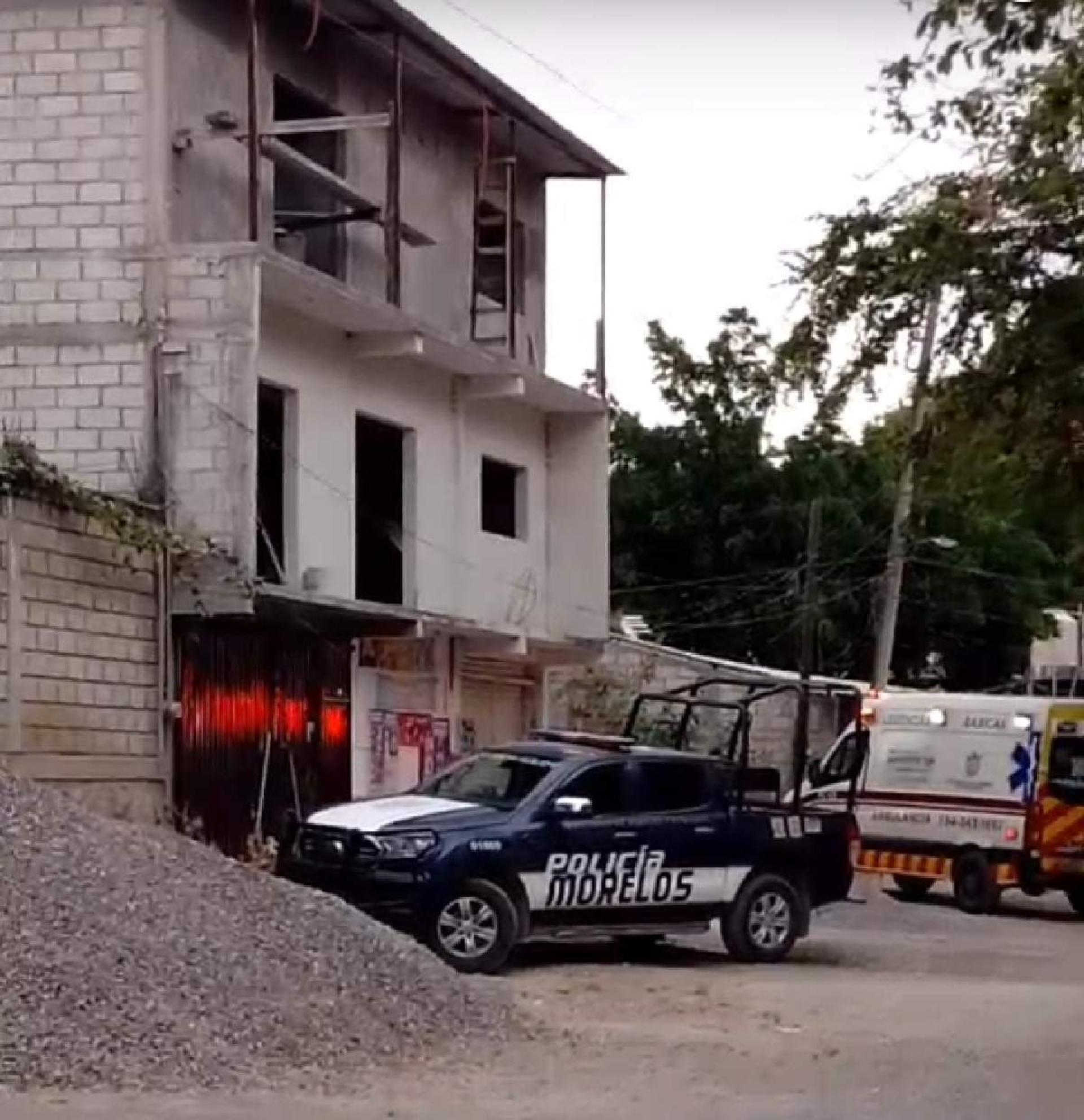 Muere albañil al caer desde el tercer piso de una casa