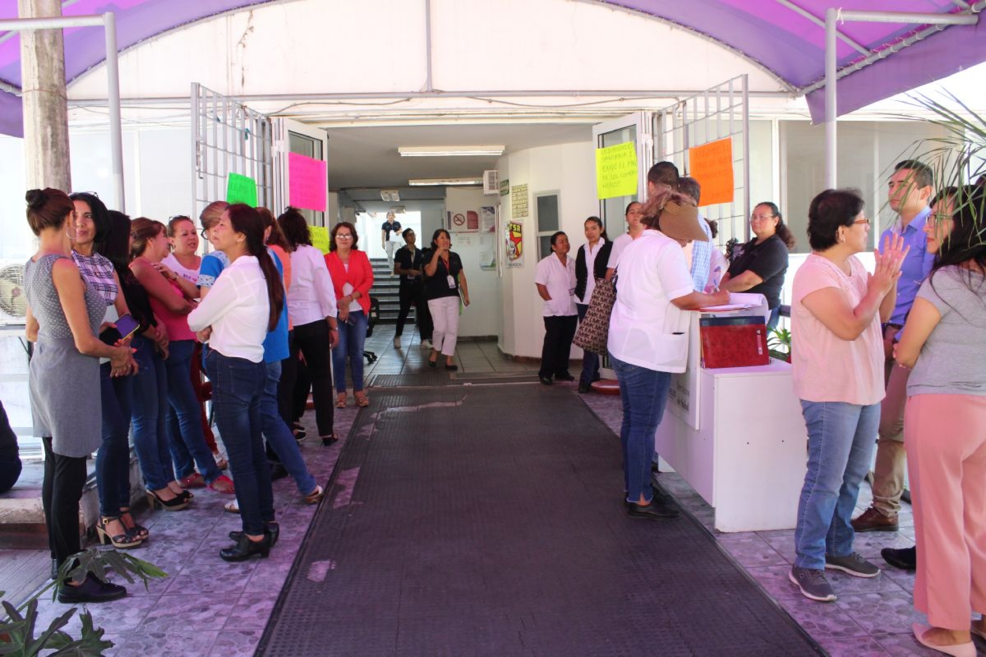Liquidan adeudos con personal de Salud
