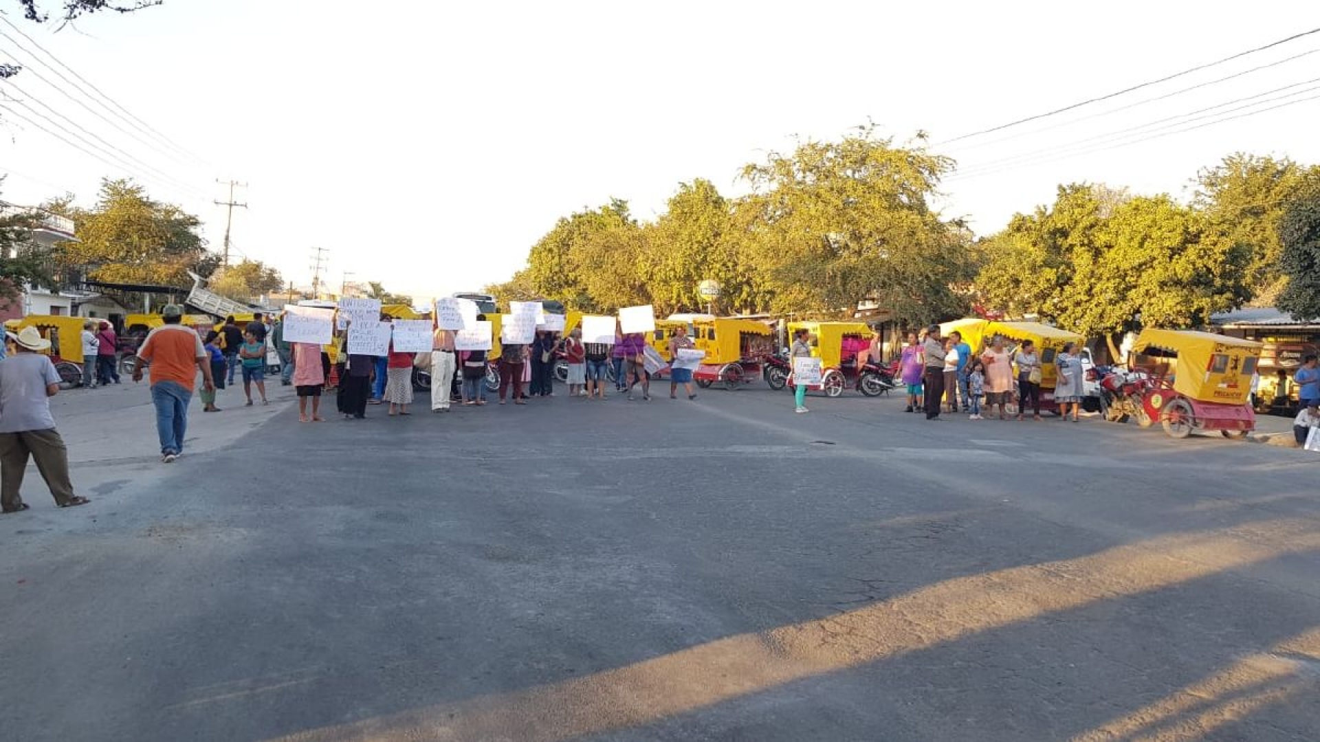Bloquean por una hora carretera en Xoxocotla
