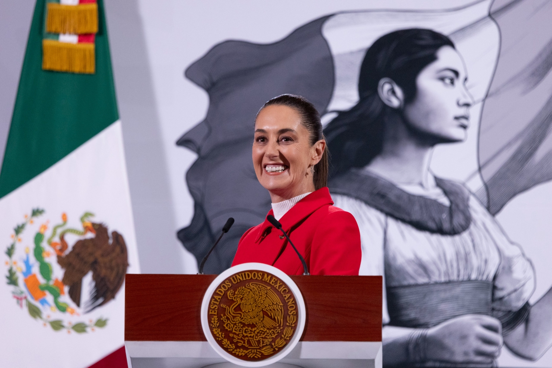 Sheinbaum asegura apoyo a familias mexicanas frente al 'zar de la frontera'