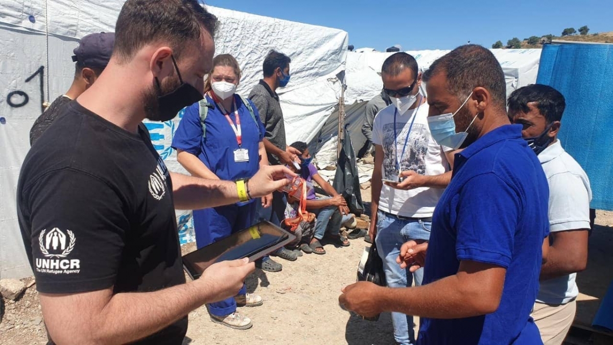 Grecia inicia vacunación a refugiados de islas del Egeo