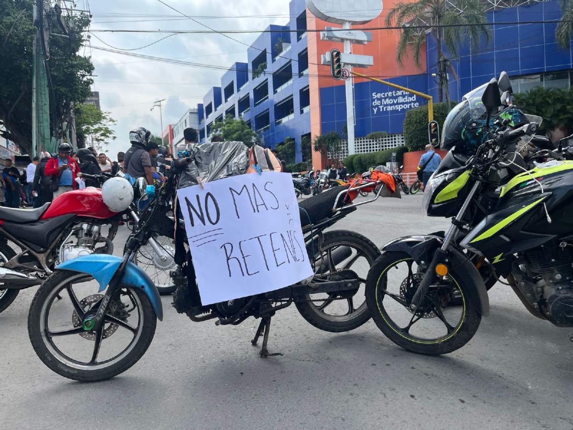 ¿Quién está atrás de los 'motobloqueos'?