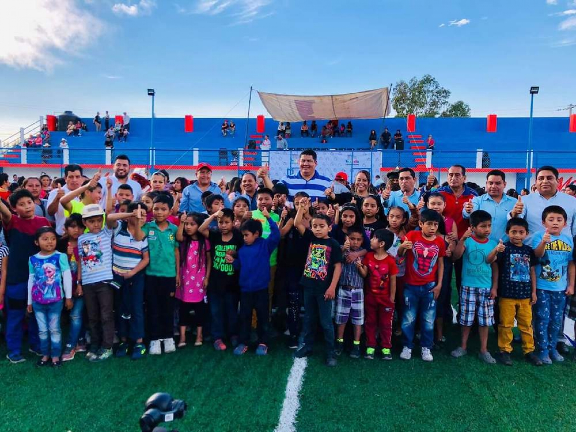 Inauguran la unidad deportiva de Zahuatlán