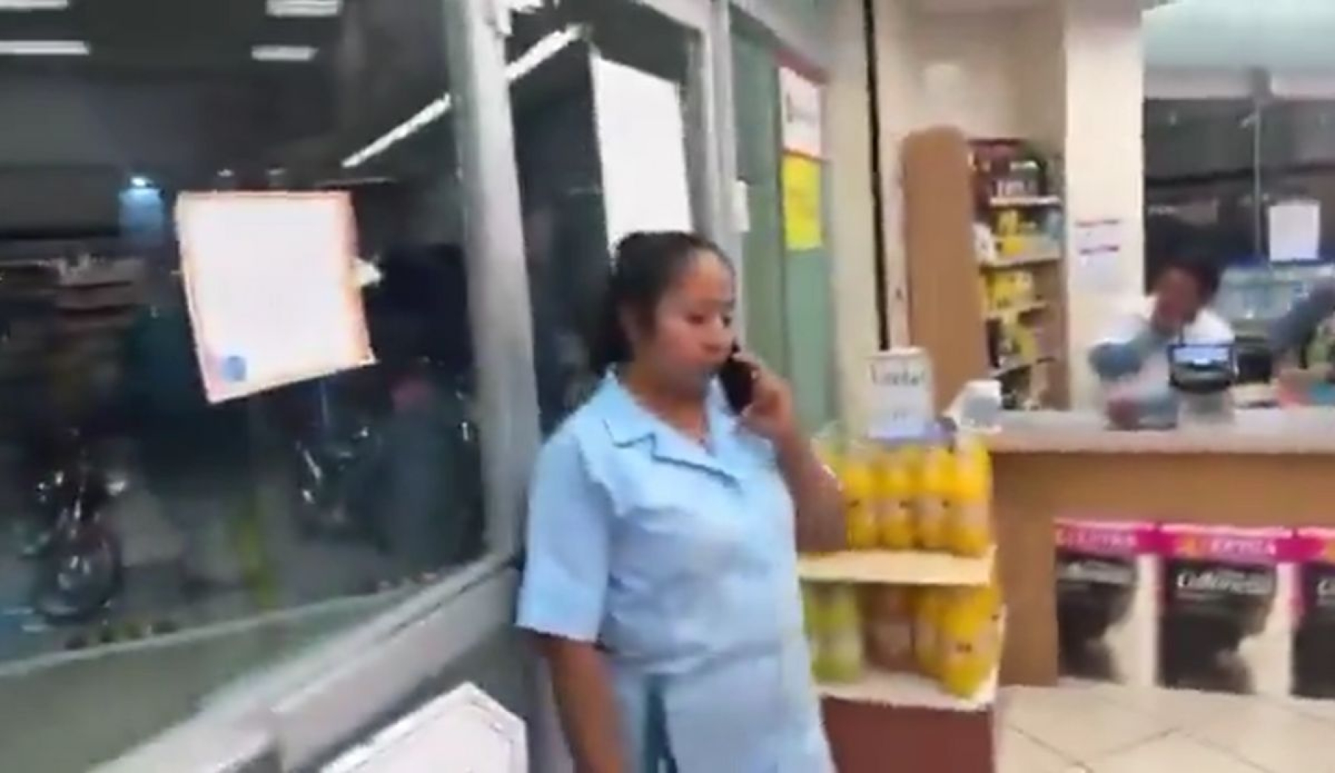 Conflicto en farmacia se vuelve viral tras agresión a clienta