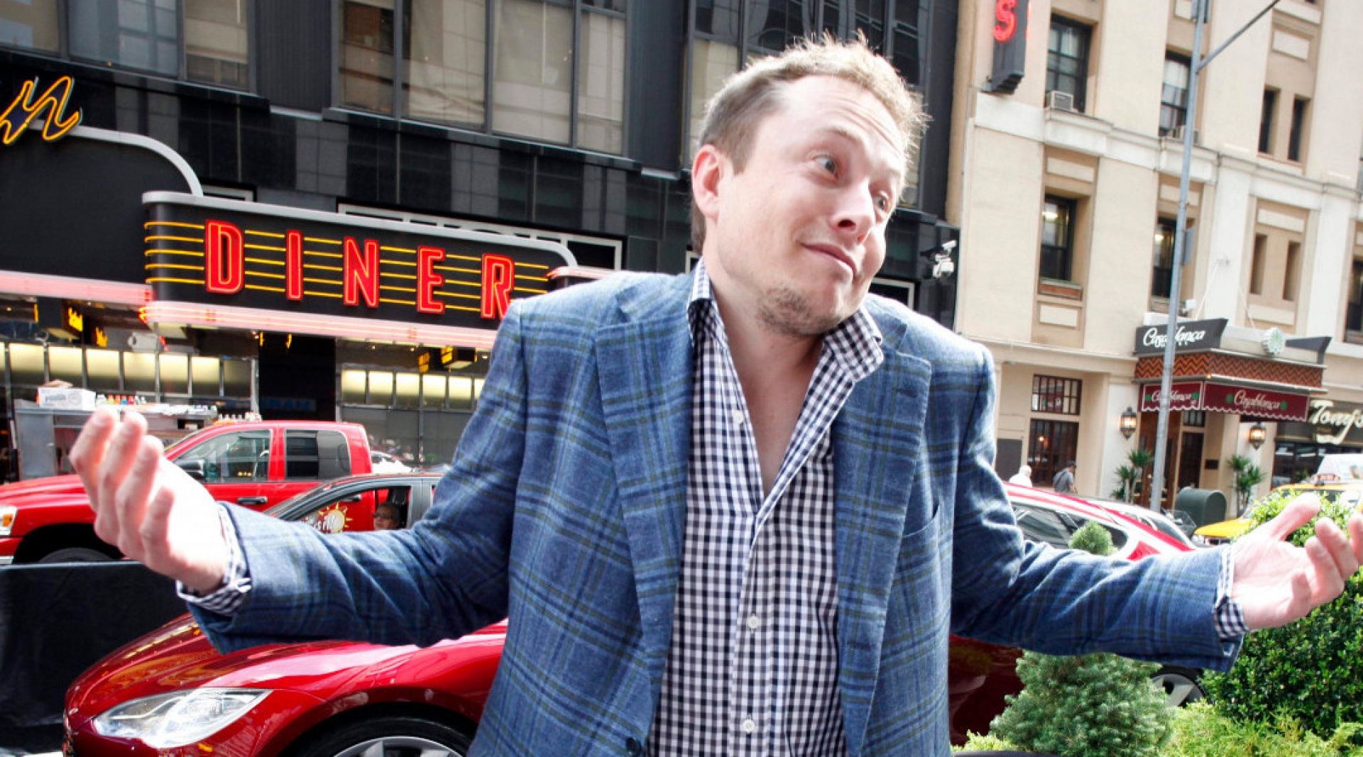Elon Musk quiere crear un sitio para combatir las fake news y Stan Lee está de acuerdo