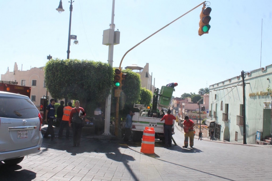 Los focos de 30% de los semáforos de Cuernavaca sólo duran dos semanas