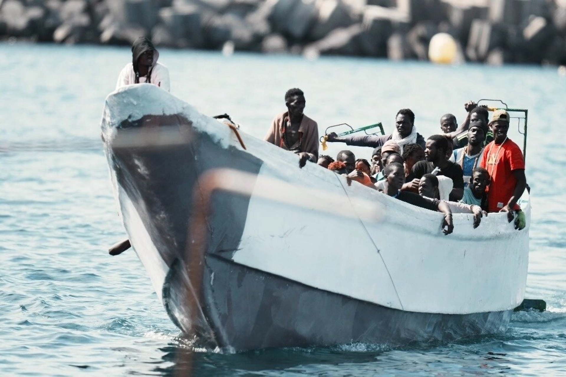 Rescatan a 739 migrantes cerca de El Hierro en Canarias