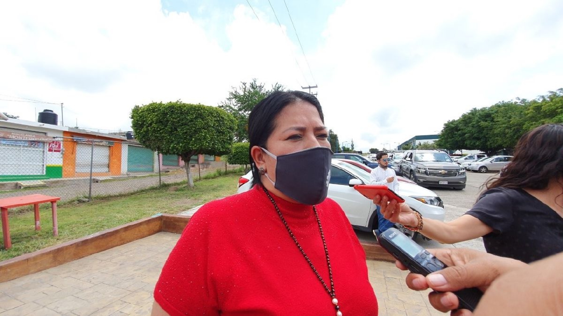 Evalúan adelantar aguinaldo a trabajadores del gobierno estatal