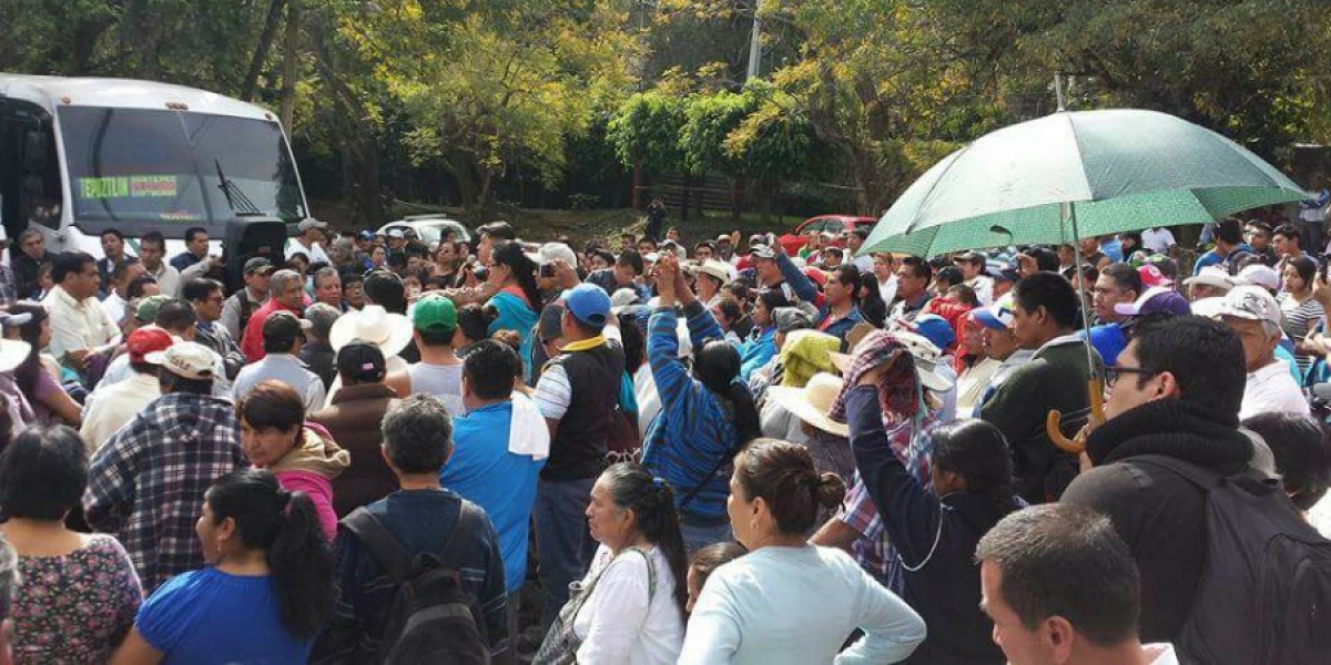 Mantienen habitantes de Tepoztlán bloqueo en base de Ometochtli