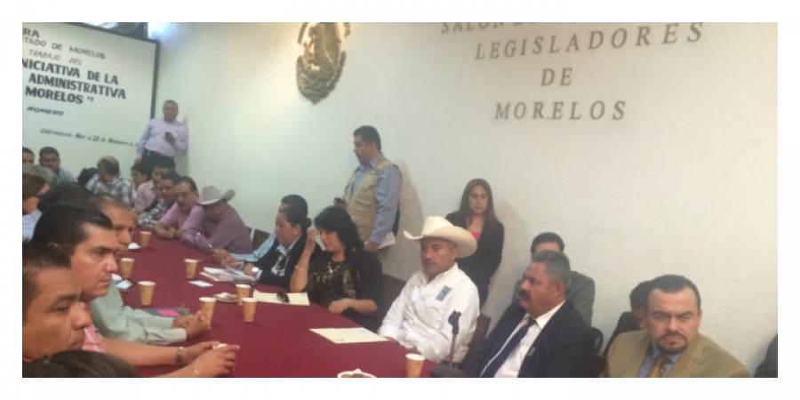 Alcaldes presentan la iniciativa para una reforma constitucional que les devuelva el fuero