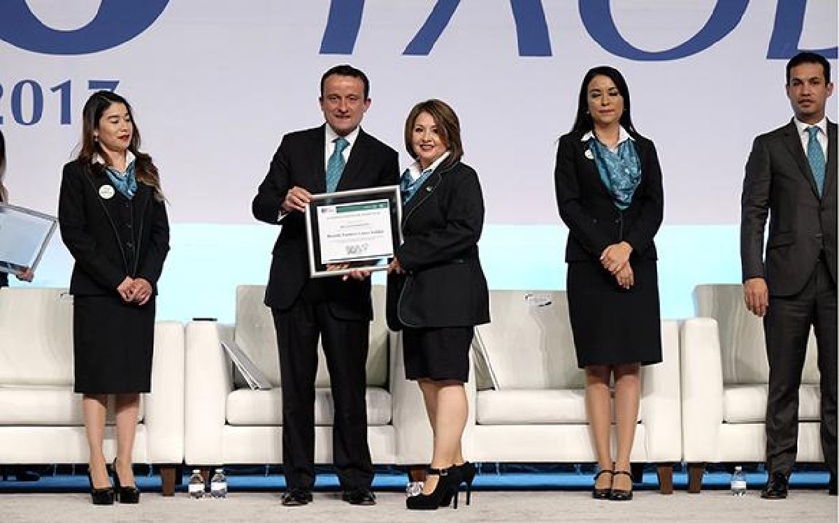 Por mejorar el trato y disminuir quejas, el IMSS reconoce a personal técnico que atiende y orienta a derechohabientes