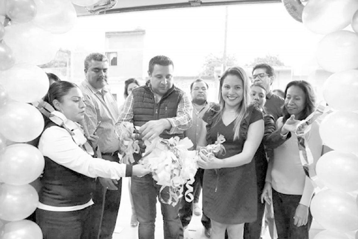 Édgar Muñoz Sanabria inaugura tienda de autoservicio en Axochiapan