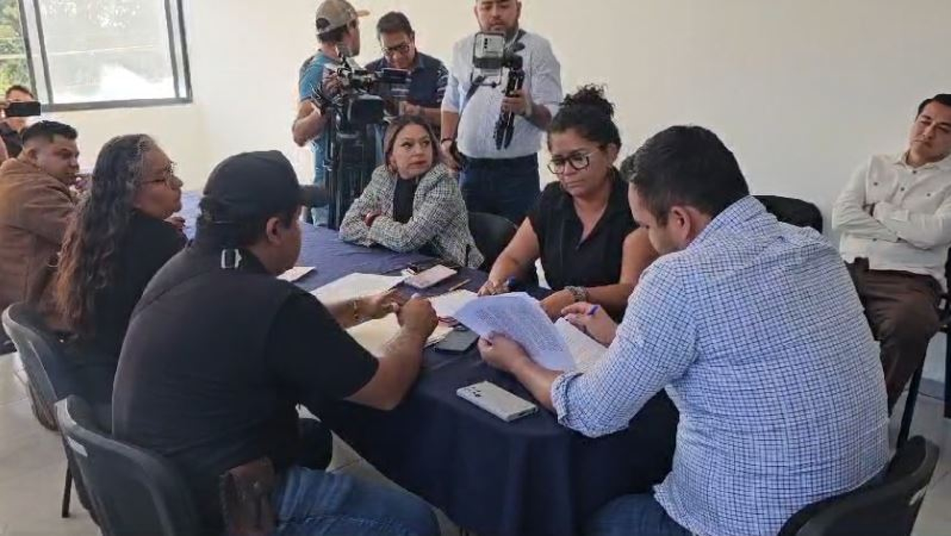 Aprueban 'gratificación' para funcionarios de Zapata