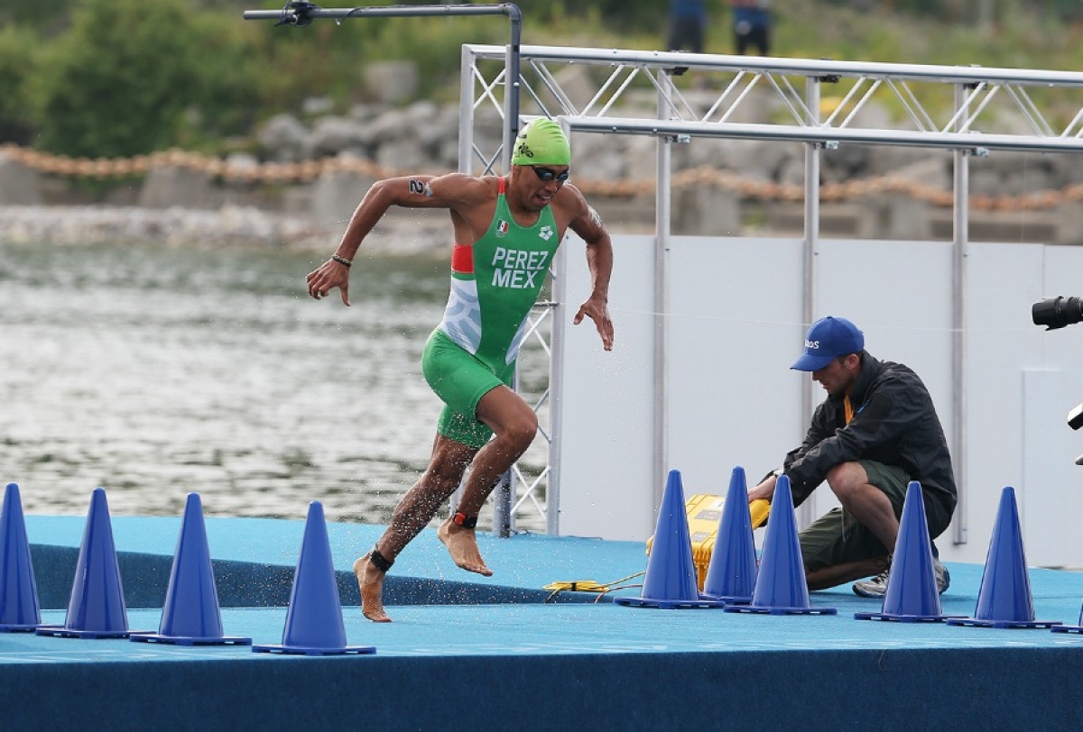 Irving Pérez, listo para competir en los Juegos Olímpicos Río 2016 en Triatlón