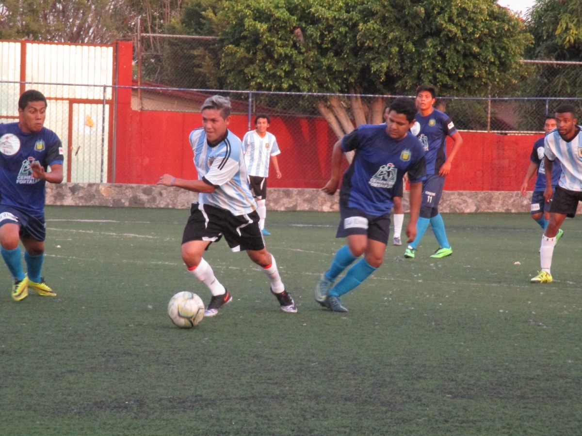 Acatlán, imparable