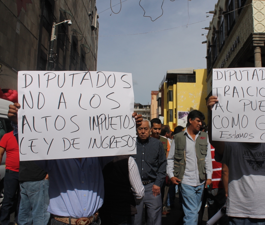 Transportistas logran que se rebajen 60% el pago por derechos de control vehícular