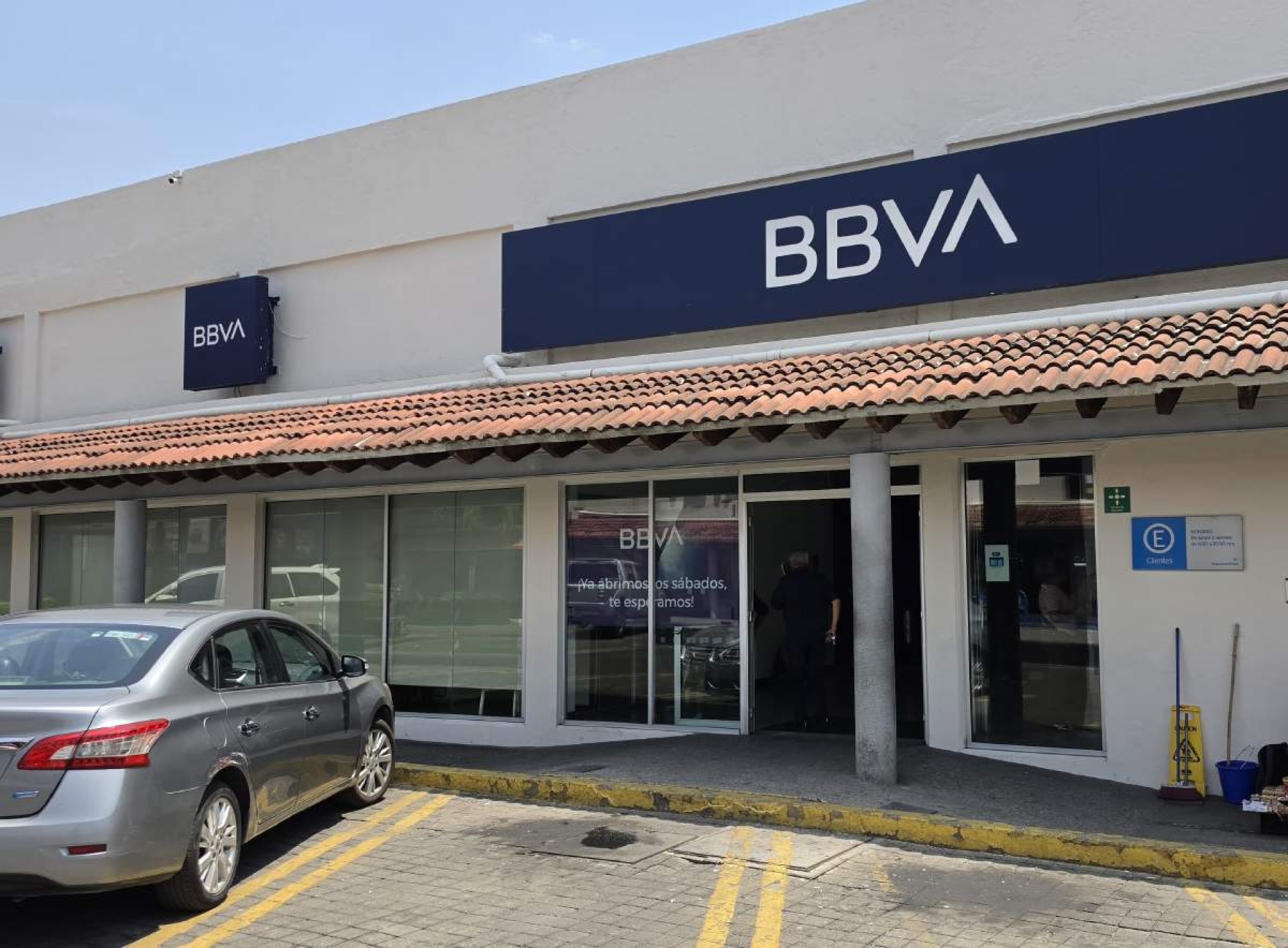 Le robaron 110 mil pesos en un banco