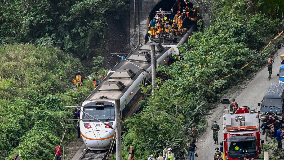 Taiwán de luto tras fuerte accidente de tren