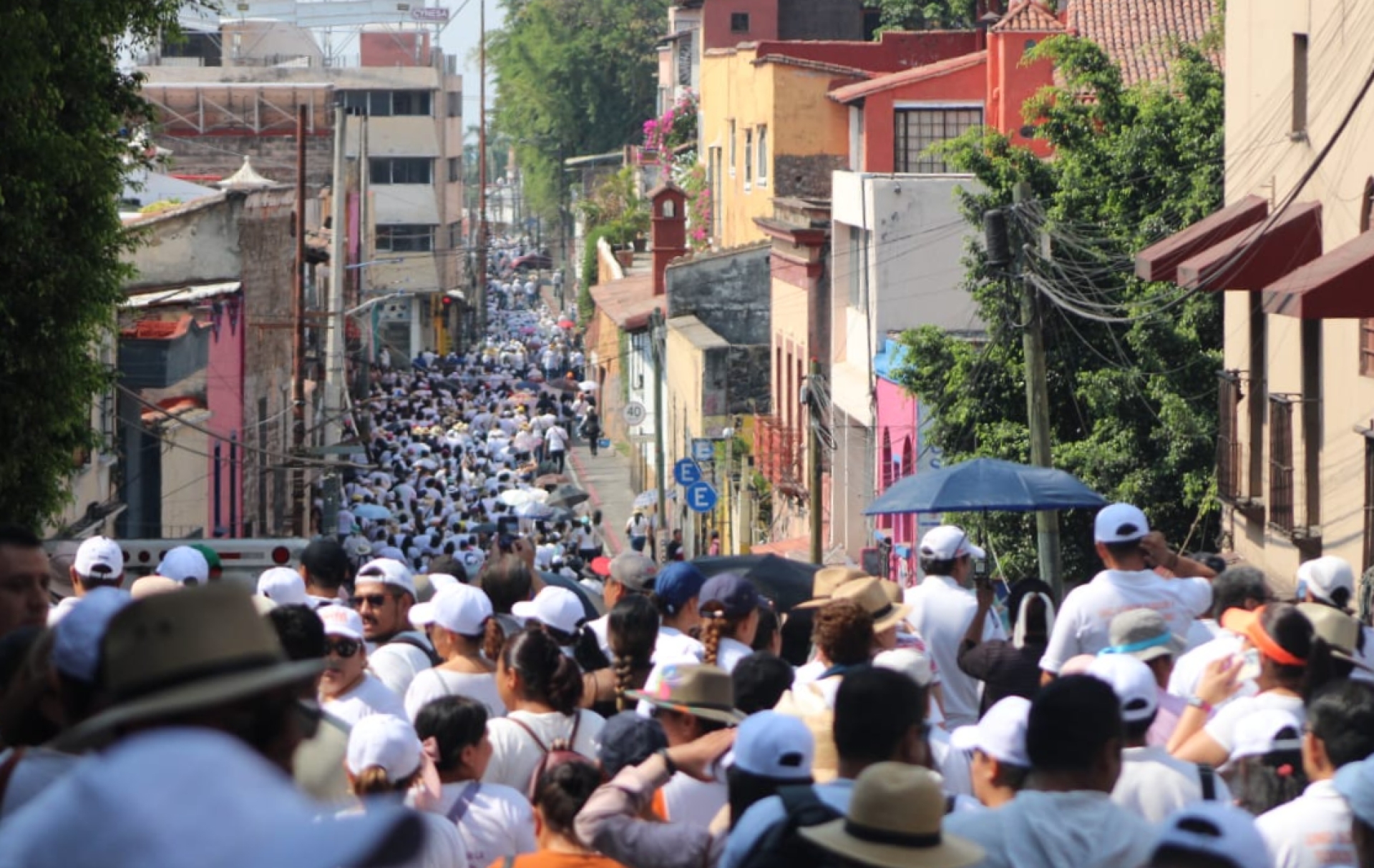 Piden a padres de familia unirse a protesta de maestros