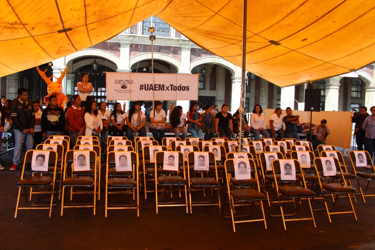 "Pasan lista" a los 43 de Ayotzinapa