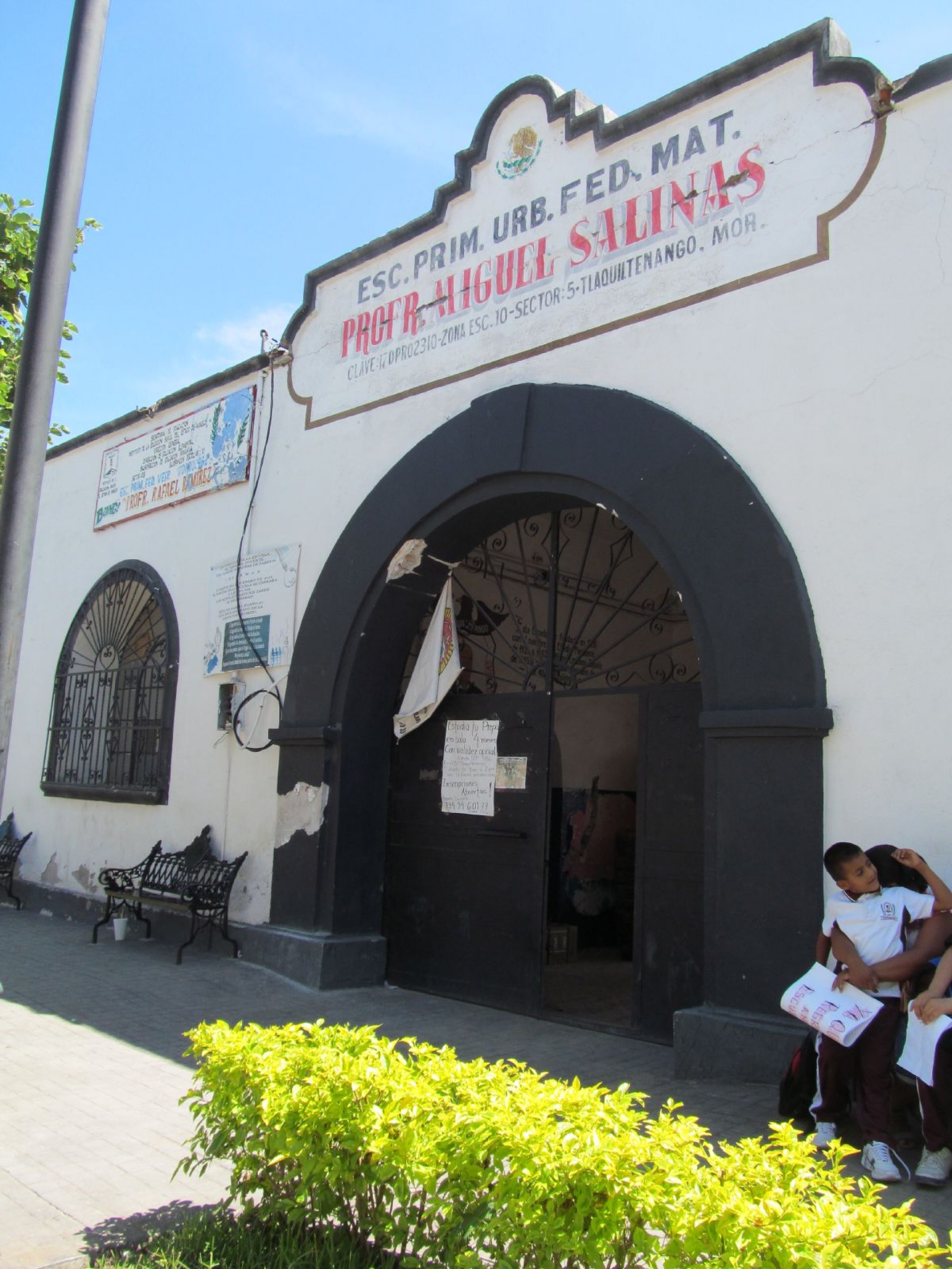 Exigen que ya se terminen las escuelas en reconstrucción
