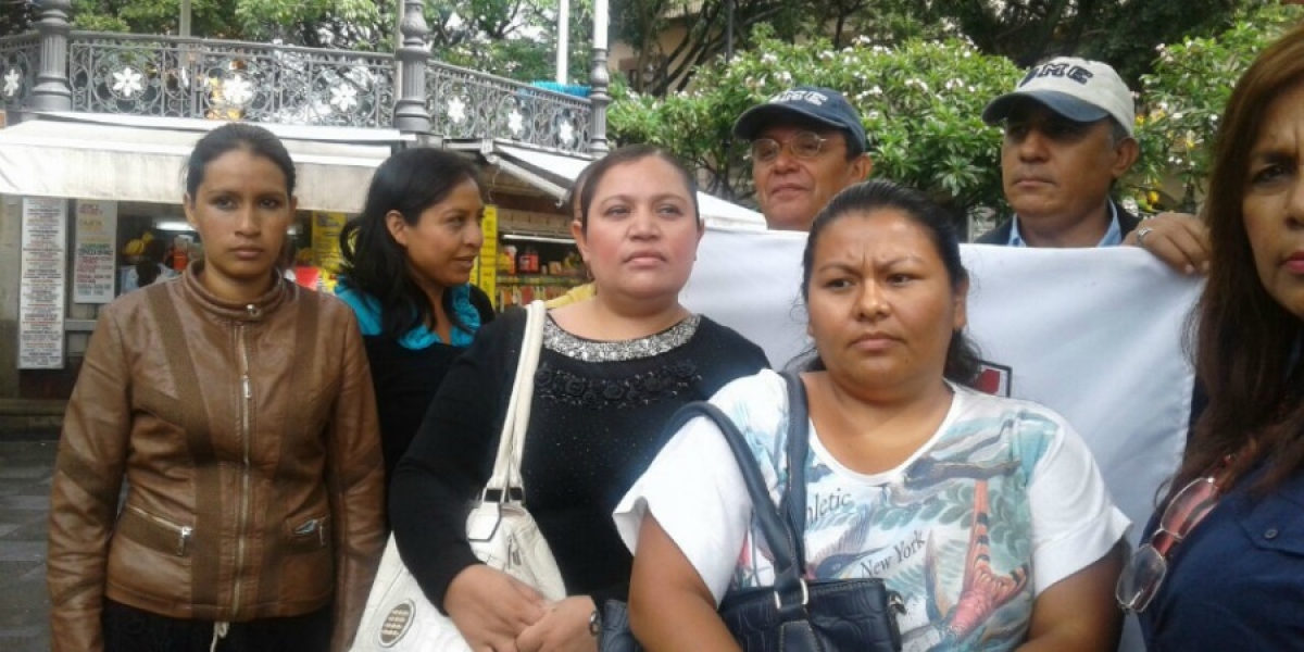 Protestan padres de familia de escuela de Tlaltizapán por cobro de boletas