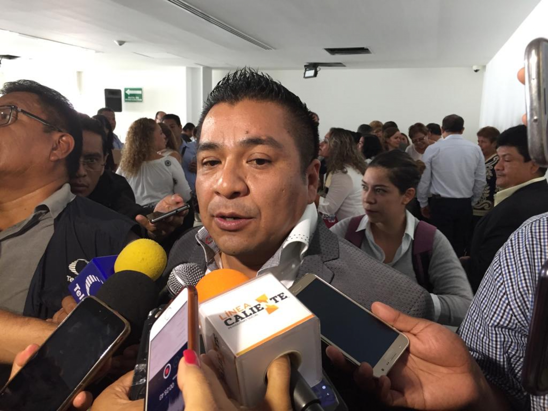 Denuncia diputado que ha recibido mensajes con amenazas
